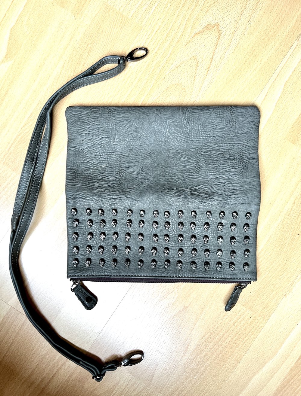 Skull Clutch - perfekt zu lässige und schickere Outfits