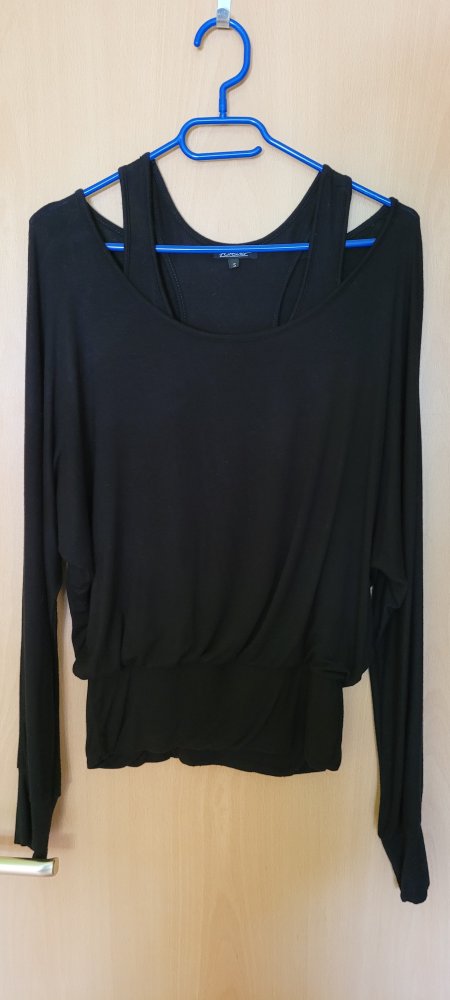 Schwarzes 2-lagiges Oberteil mit Fledermausärmeln