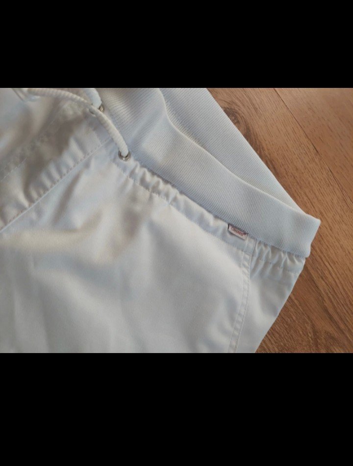 Figurbetonte Arbeitshose Pflege