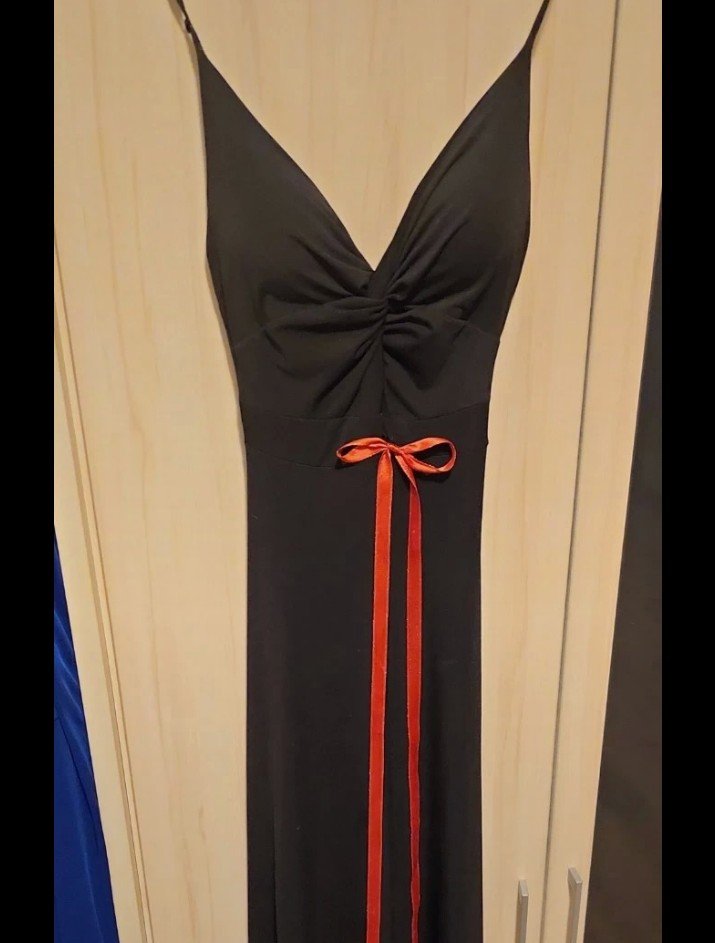 Figurbetontes Ballkleid Größe 36