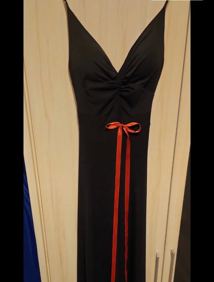 Figurbetontes Ballkleid Größe 36