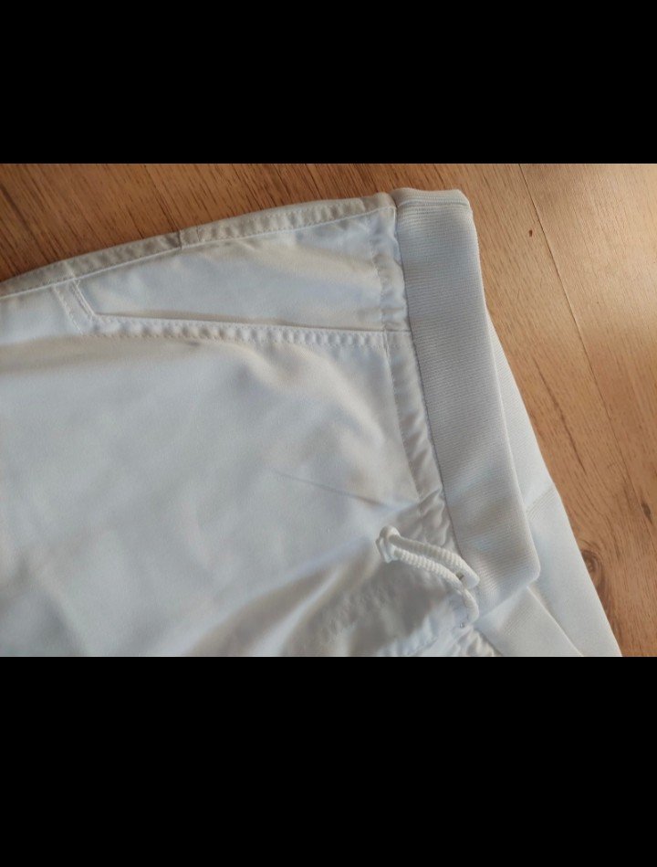 Figurbetonte Arbeitshose Pflege