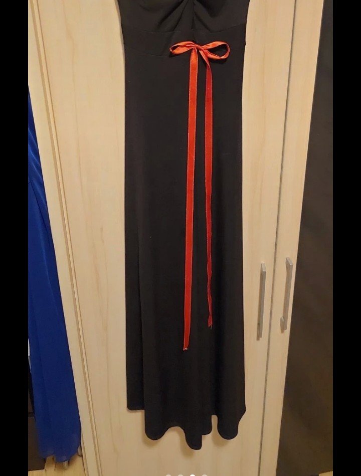 Figurbetontes Ballkleid Größe 36