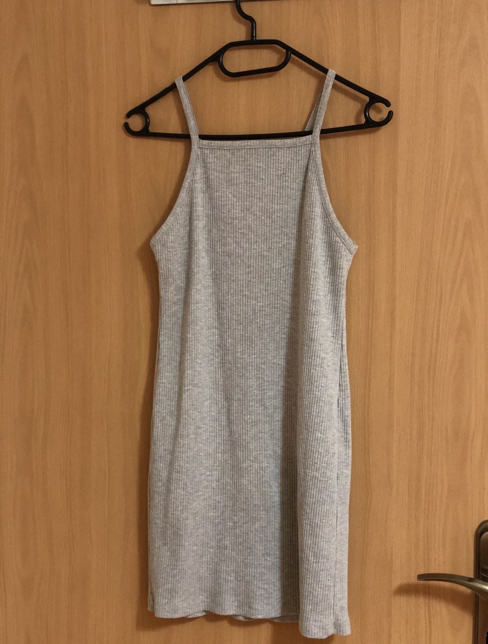 Graues Kleid