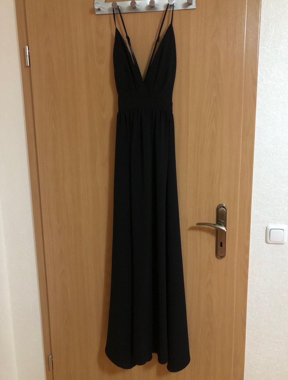 Schwarzes Kleid