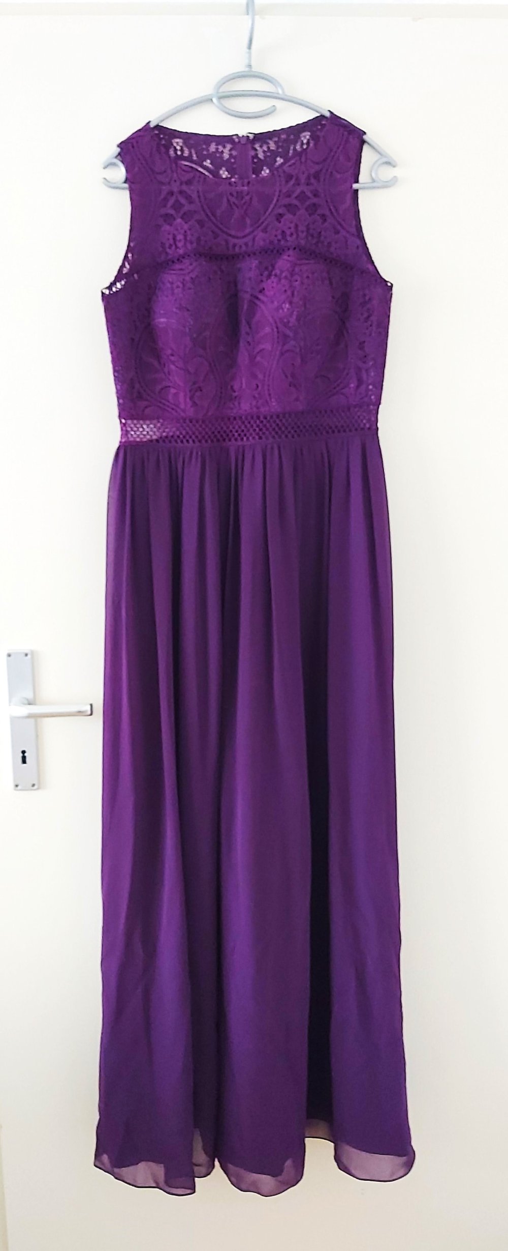 Elegantes violettes Abendkleid