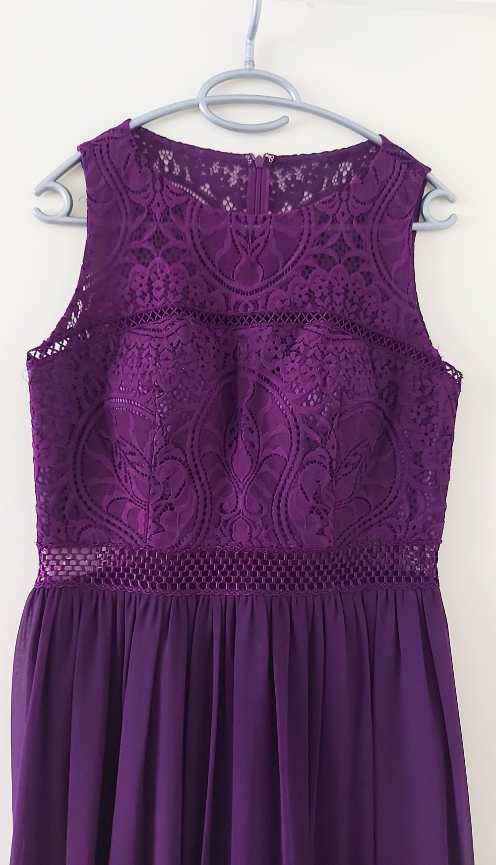Elegantes violettes Abendkleid