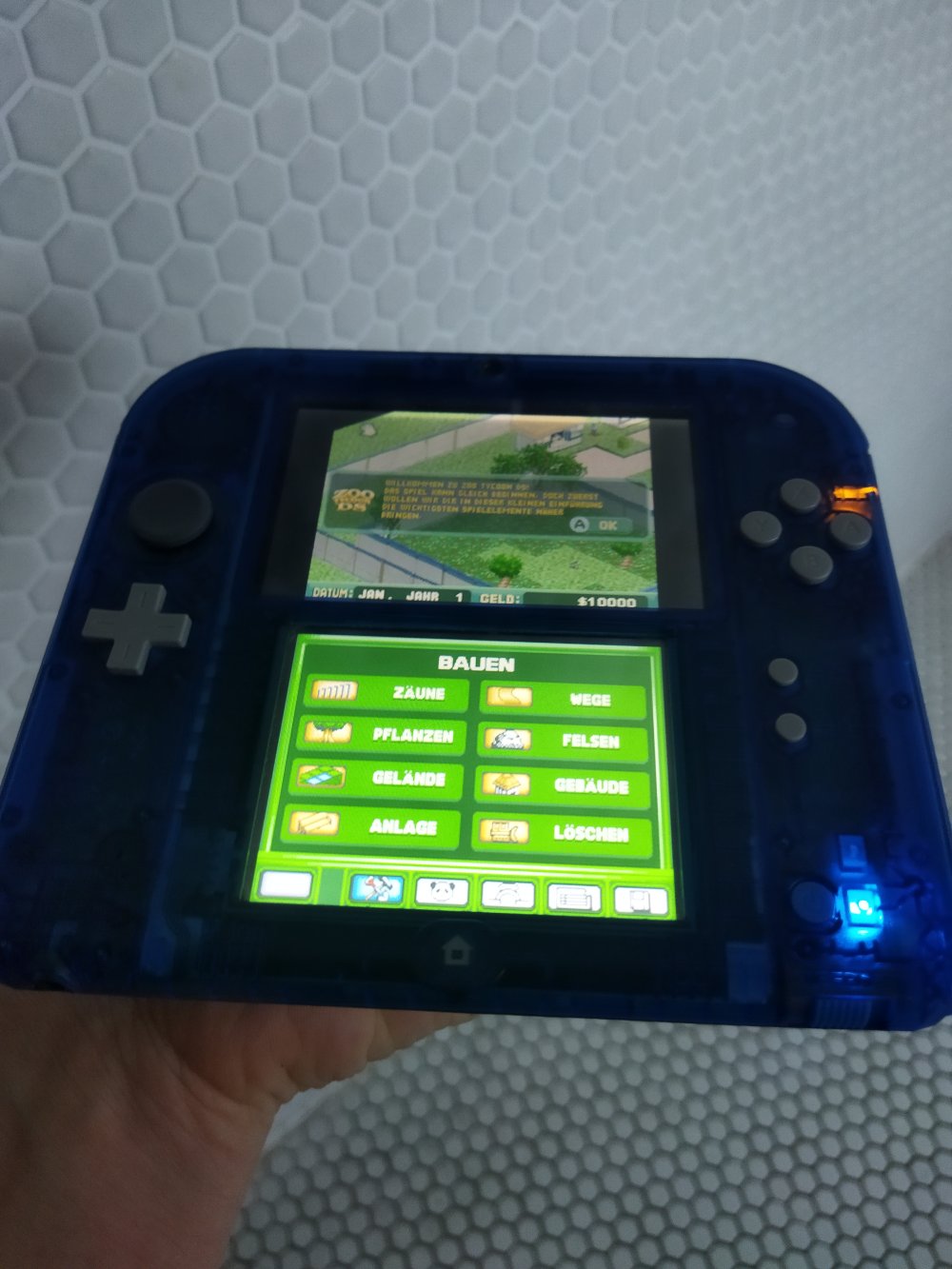 Nintendo DS mit einem Spiel