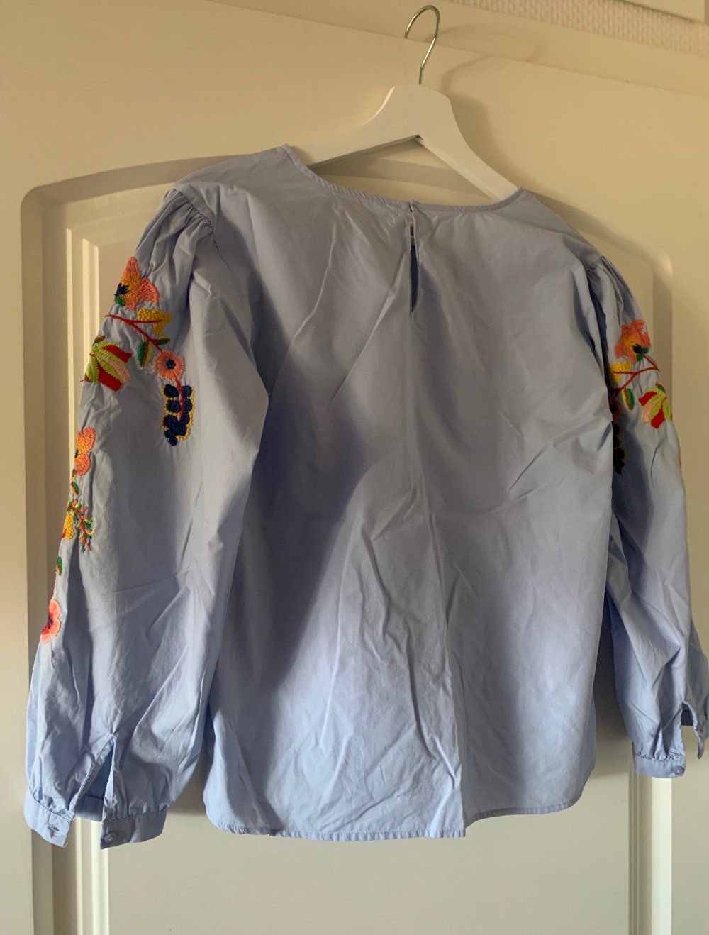 blaue Bluse mit Blumenprint; Zara Oberteil elegant