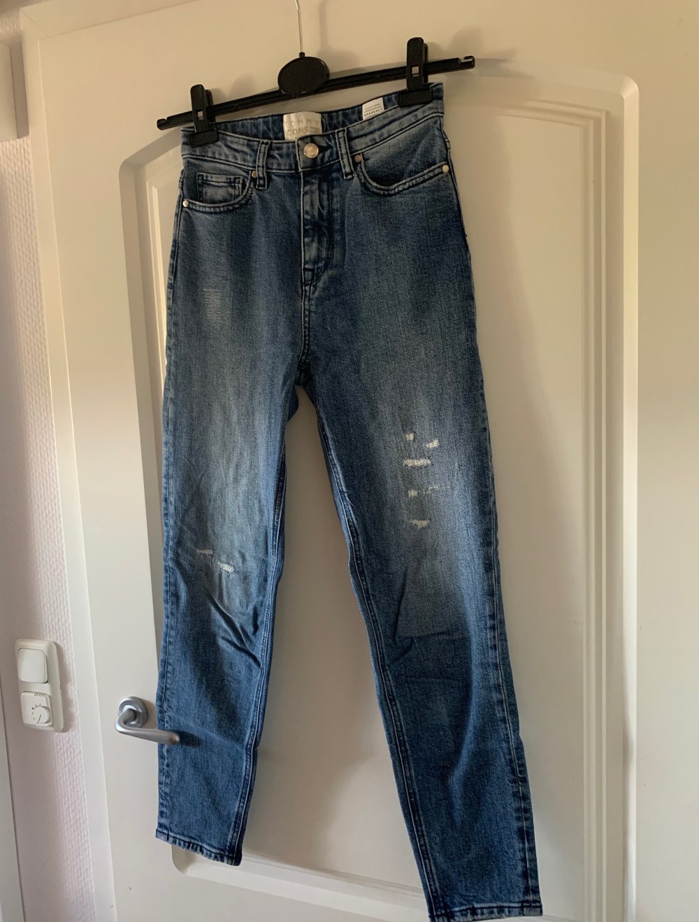 Straight Leg Jeans; Tommy Hilfiger Jeans; 32/34