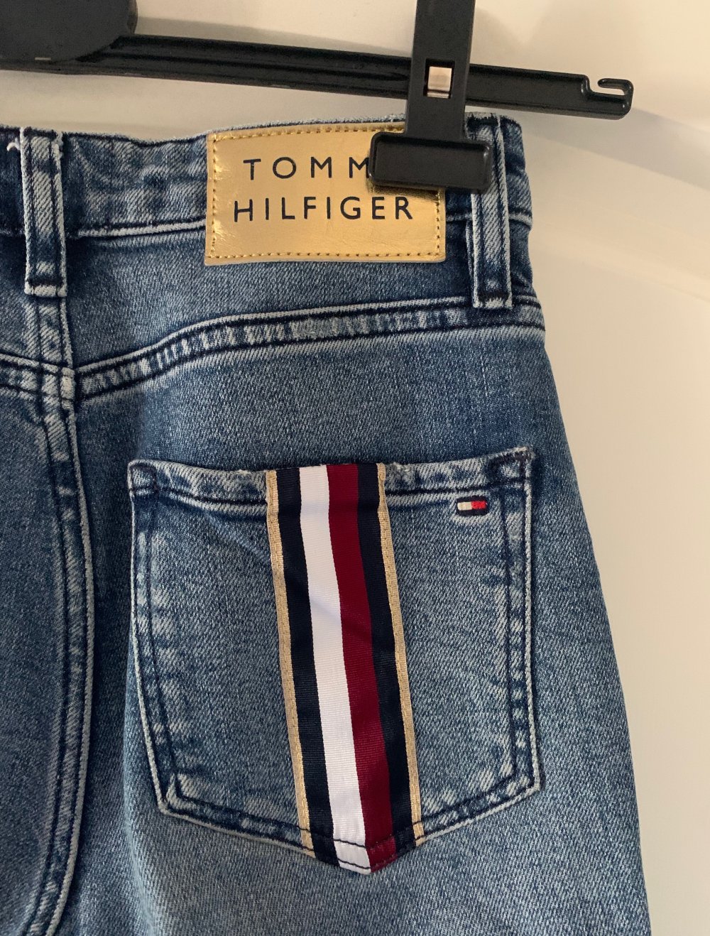Straight Leg Jeans; Tommy Hilfiger Jeans; 32/34