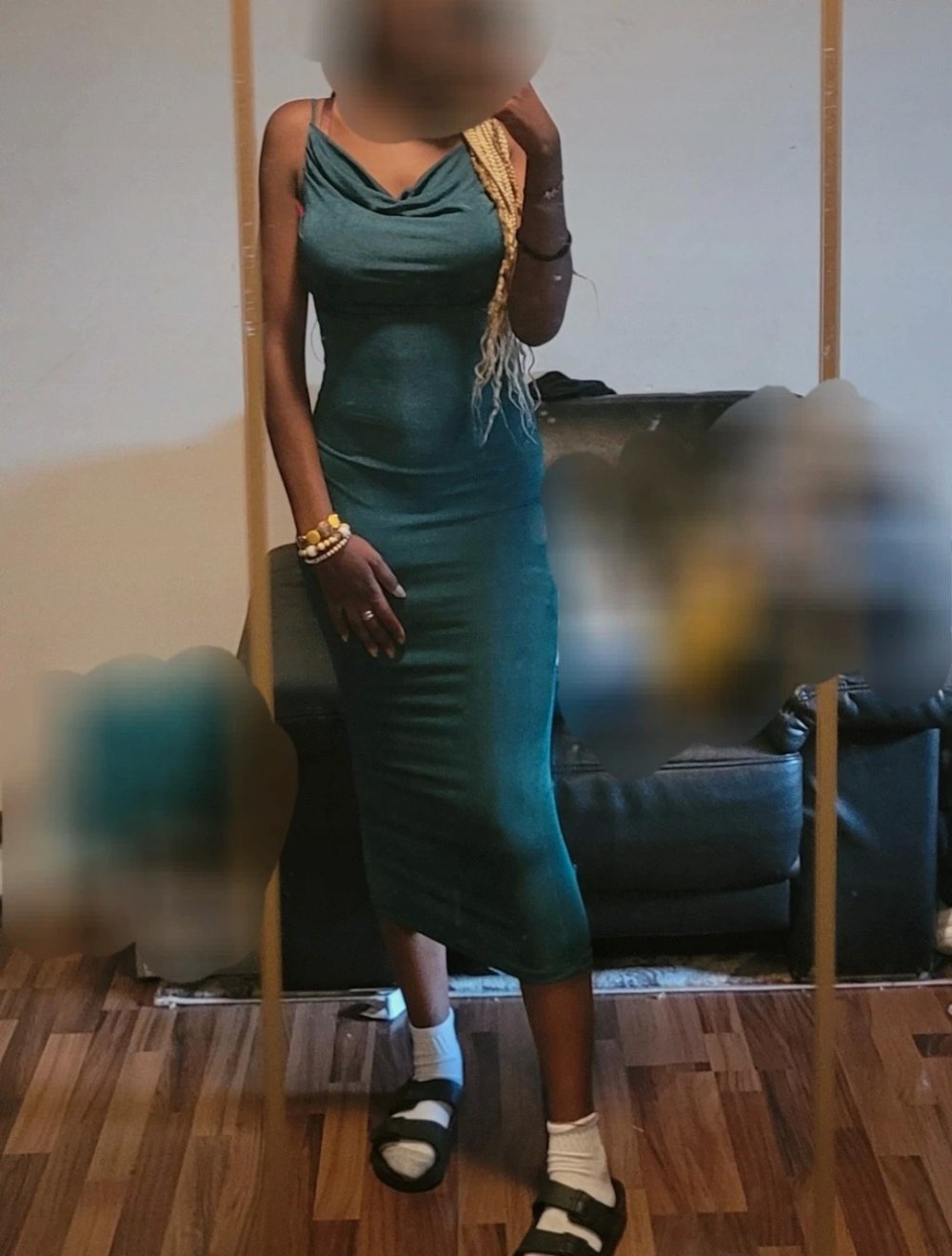 Dunkel grünes arbendkleid mit offenem Rücken