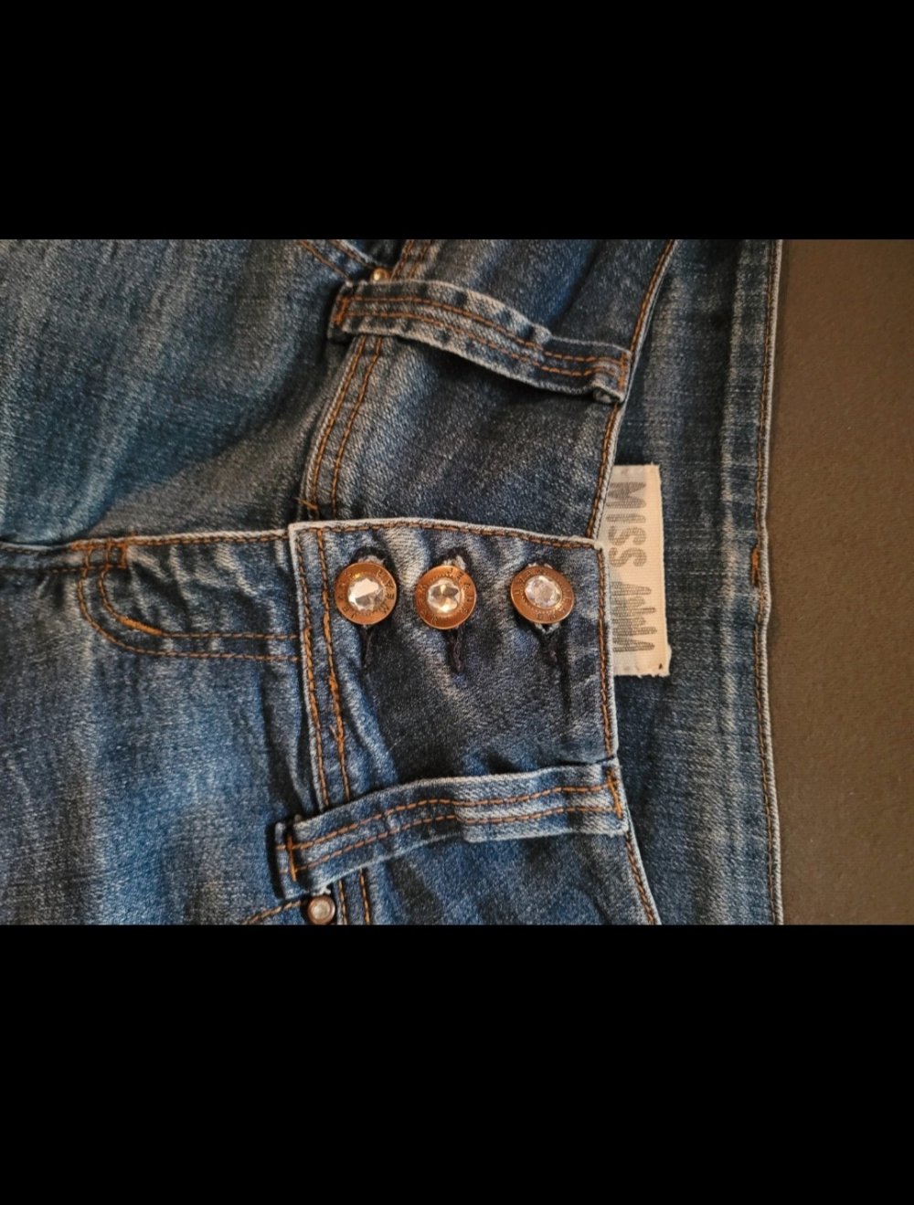 Dunkelblaue kurze jeans