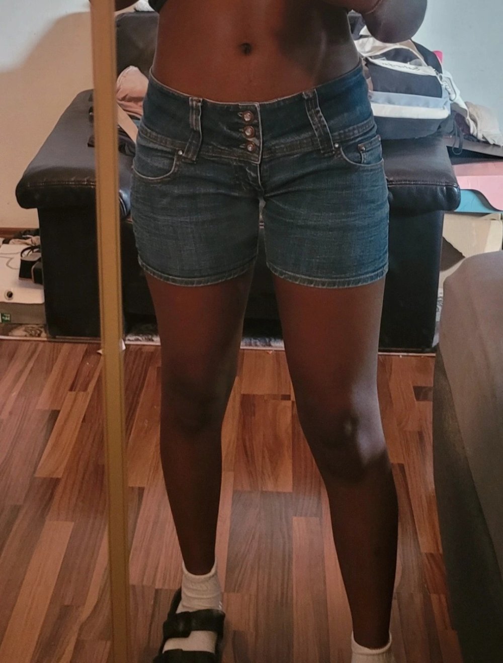 Dunkelblaue kurze jeans