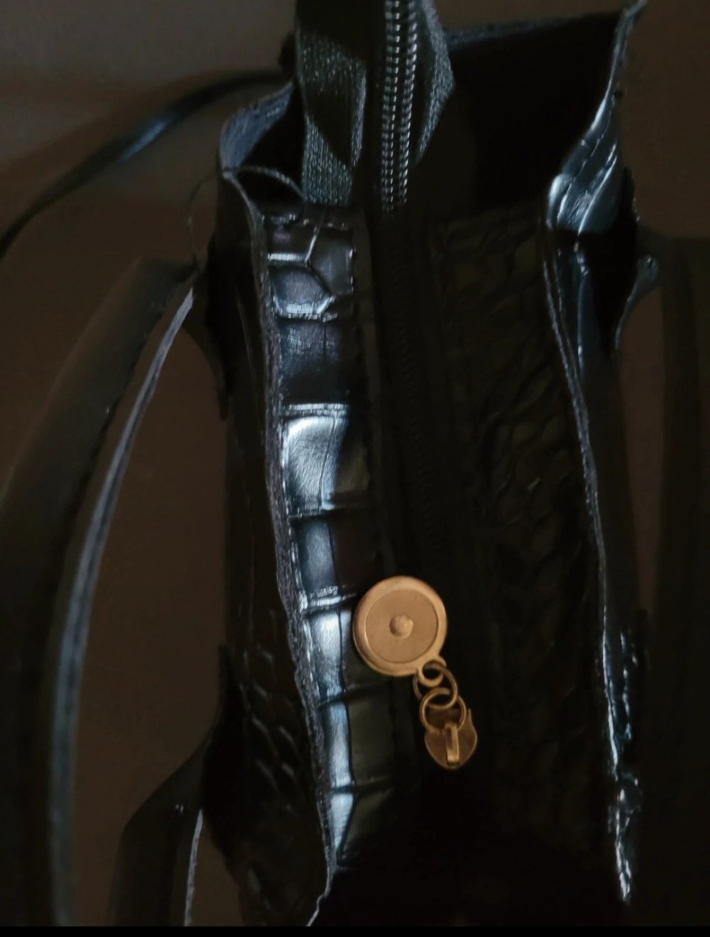 Schwarze Umhängetasche