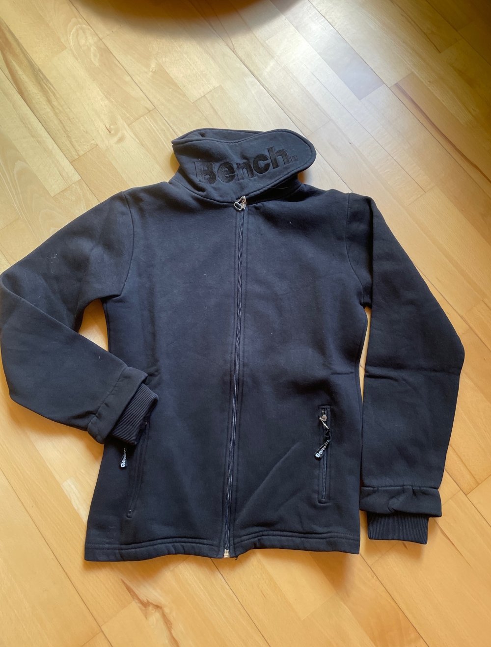 bench. Jacke