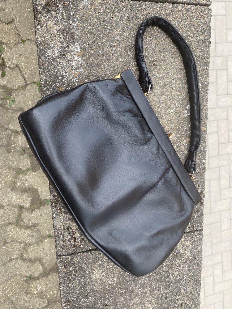 Kleine schwarze Handtasche 