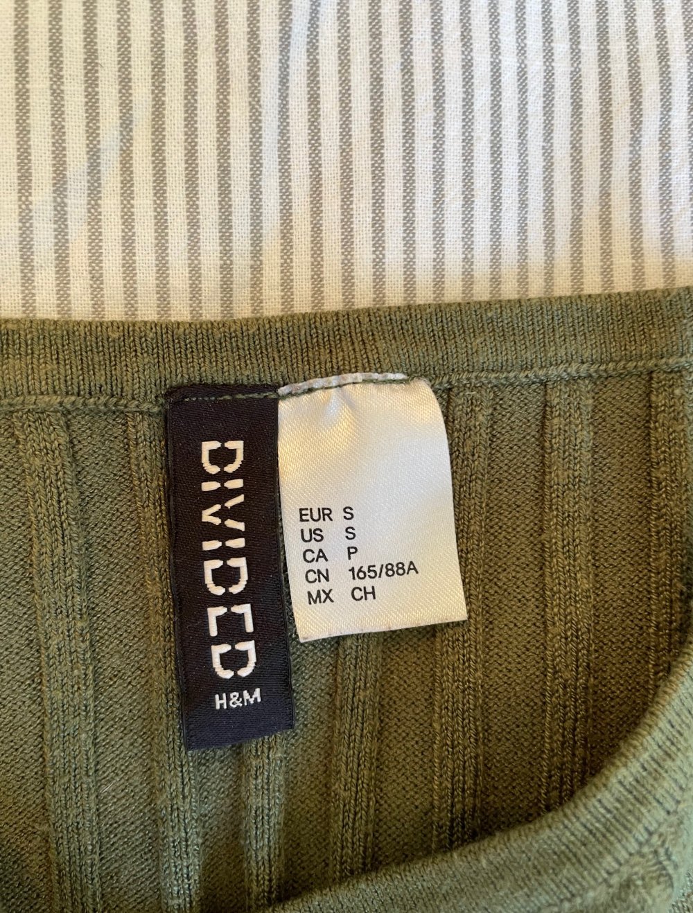 Khakifarbenes H&M Top