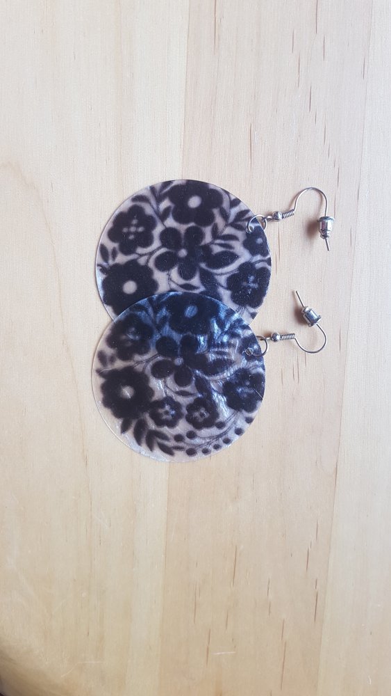 Ohrringe mit Blumenmuster