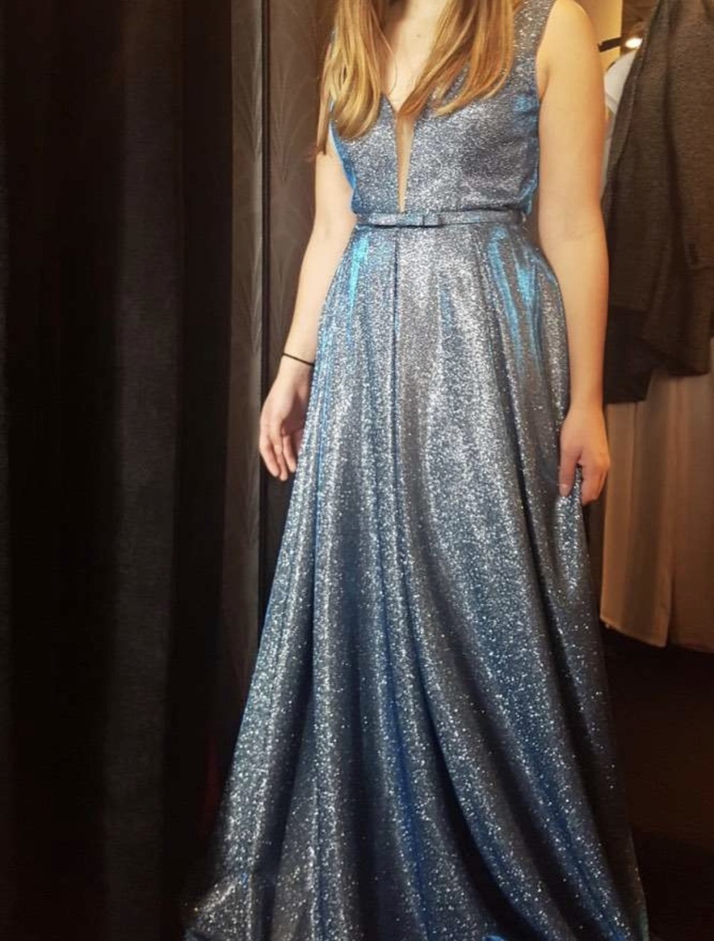 blaues Abendkleid für besondere Anlässe