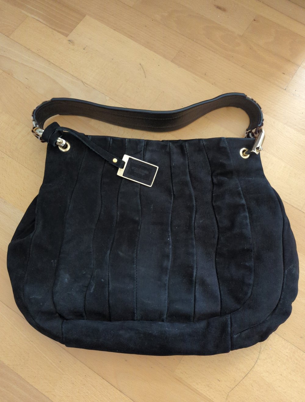 schwarze Umhängetasche/Handtasche für den Alltag mit Leoparden Riemen