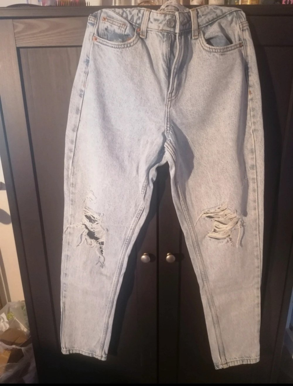 Mom Jeans mit löchern