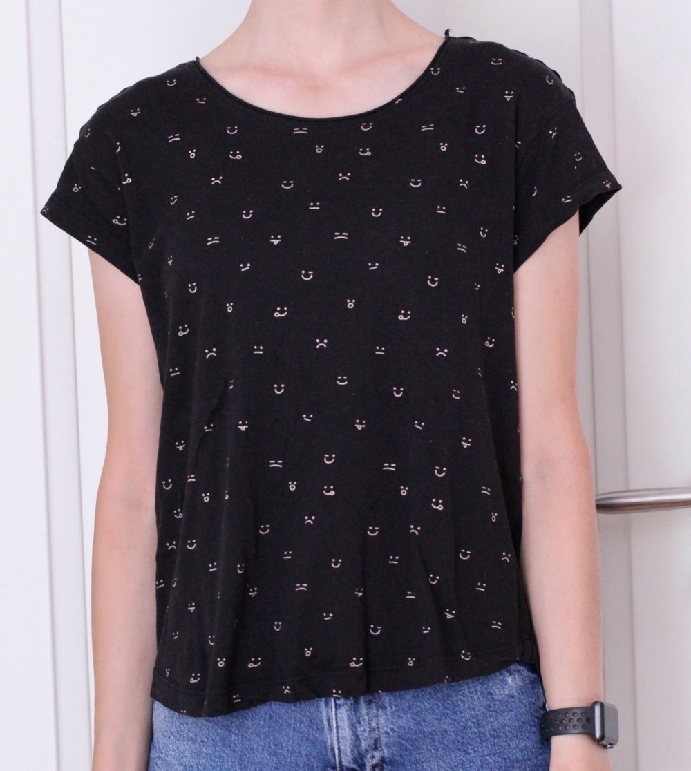 lockeres schwarzes T-Shirt