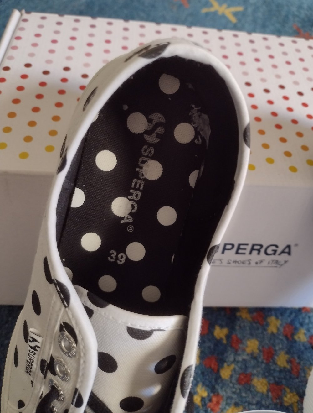 SUPERGA, coole Leinensneakers, weiß mit Polkadots in schwarz, 39, im Originalkarton