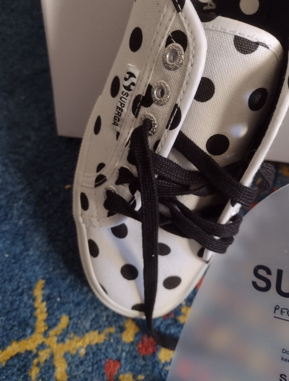 SUPERGA, coole Leinensneakers, weiß mit Polkadots in schwarz, 39, im Originalkarton