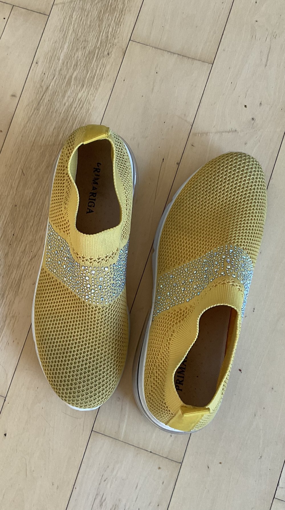 Hübsche Sneaker, Slipper