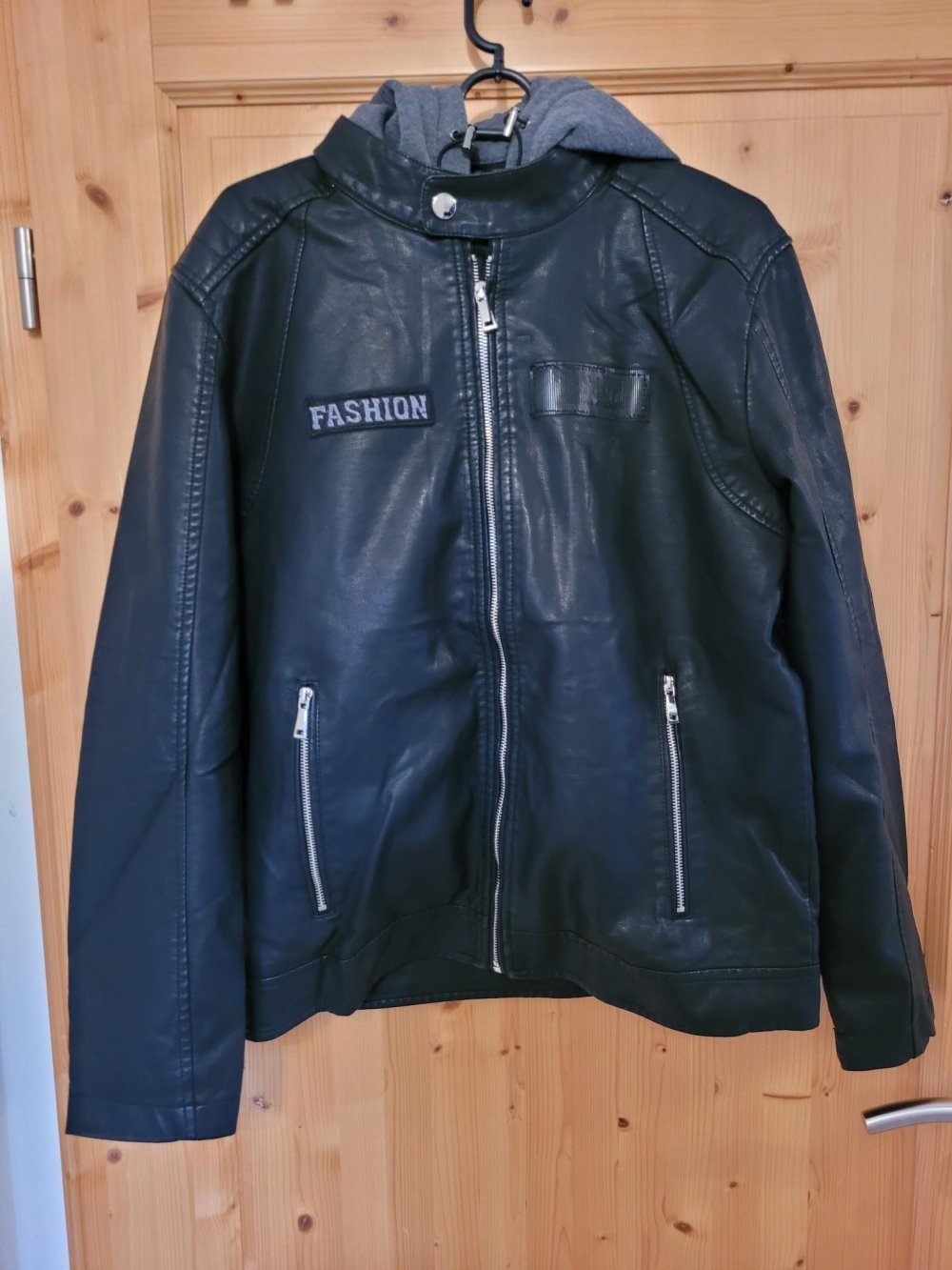 Lederjacke mit abnehmbarer Kapuze