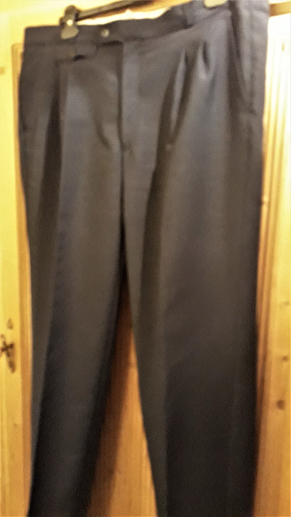 Tolle Herrenhose von Intermodell, Gr.26, schwarz, jetzt nur 4,50€