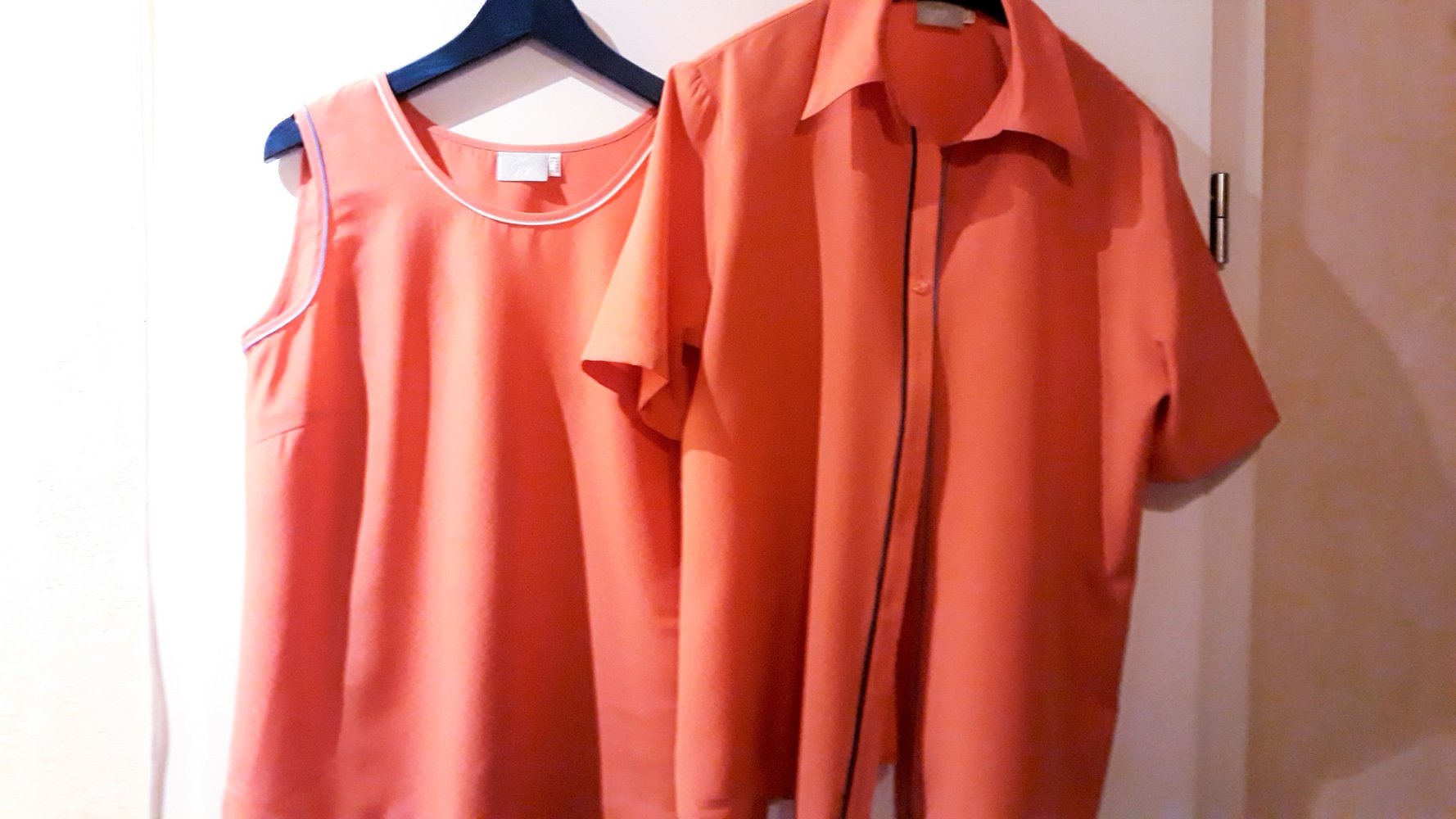 Ausverkauf!! Tolle Blusenjacke von Giggi, NEU, korallenrot nur 3,-€