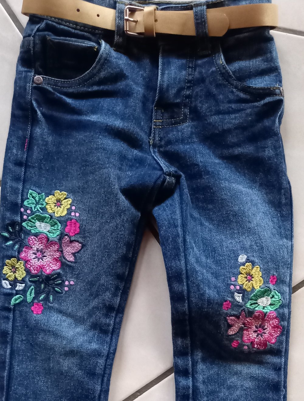 Jeans Gr. 98 m. Stickerei