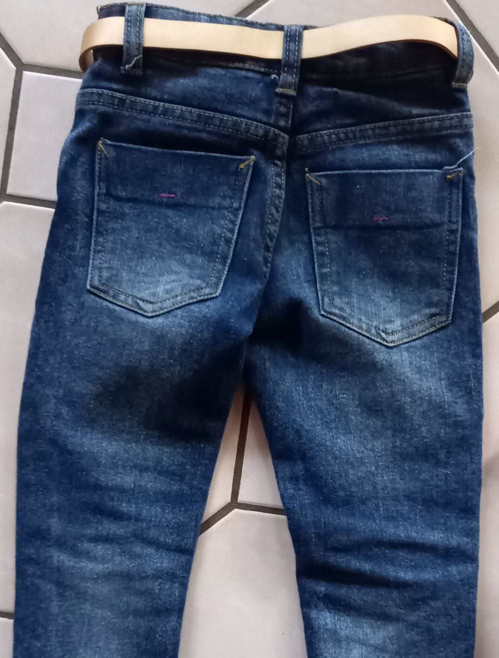 Jeans Gr. 98 m. Stickerei