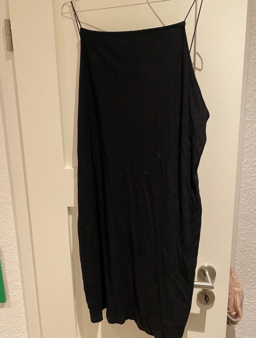 enges Figur betontes Kleid