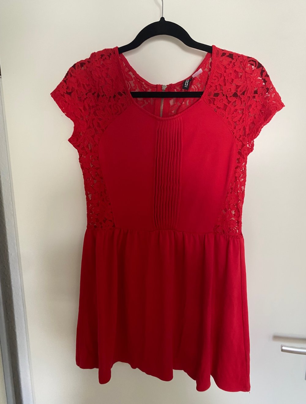 rotes kleid