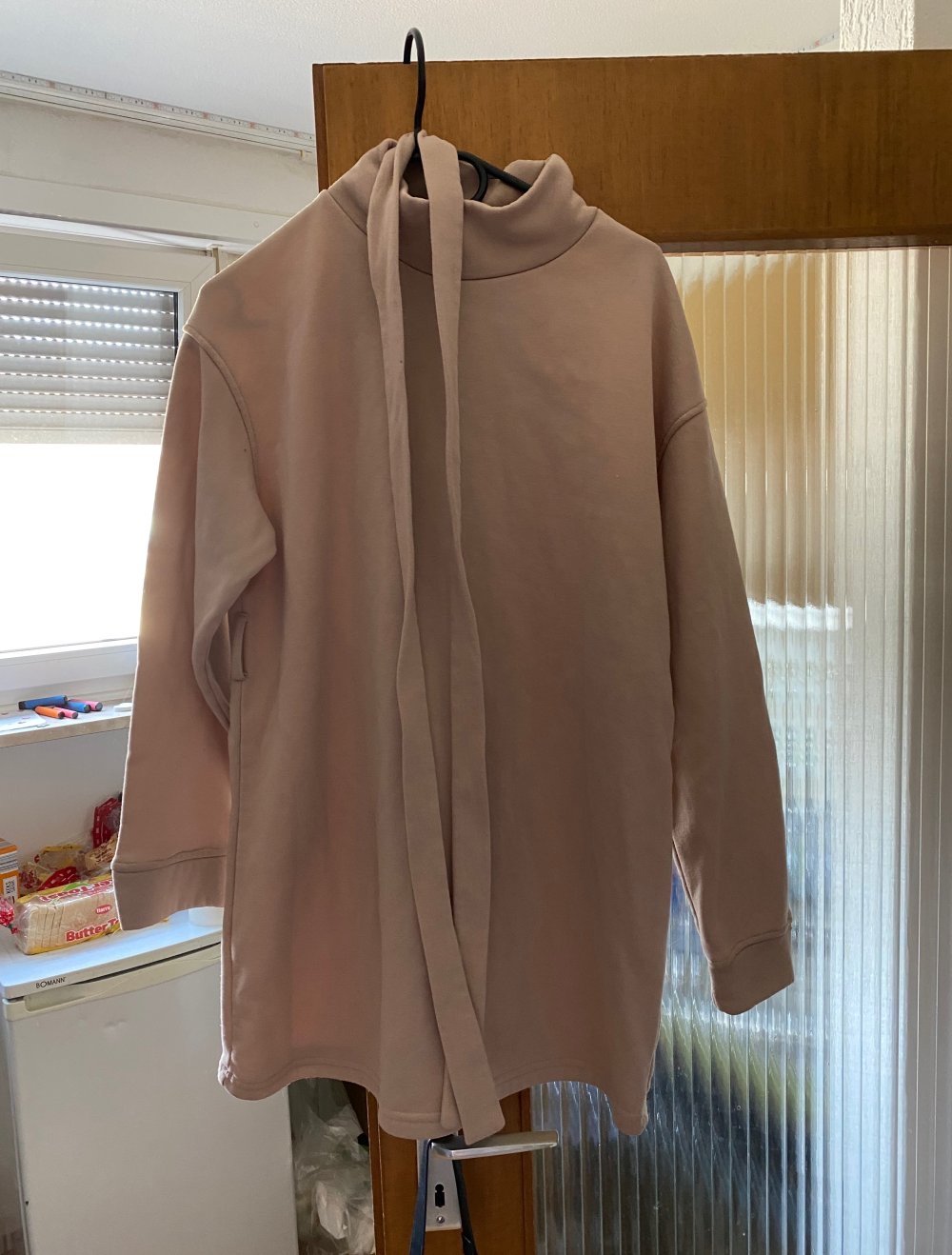 langer warmer kuscheliger Pullover mit Gürtel in beige Gr S