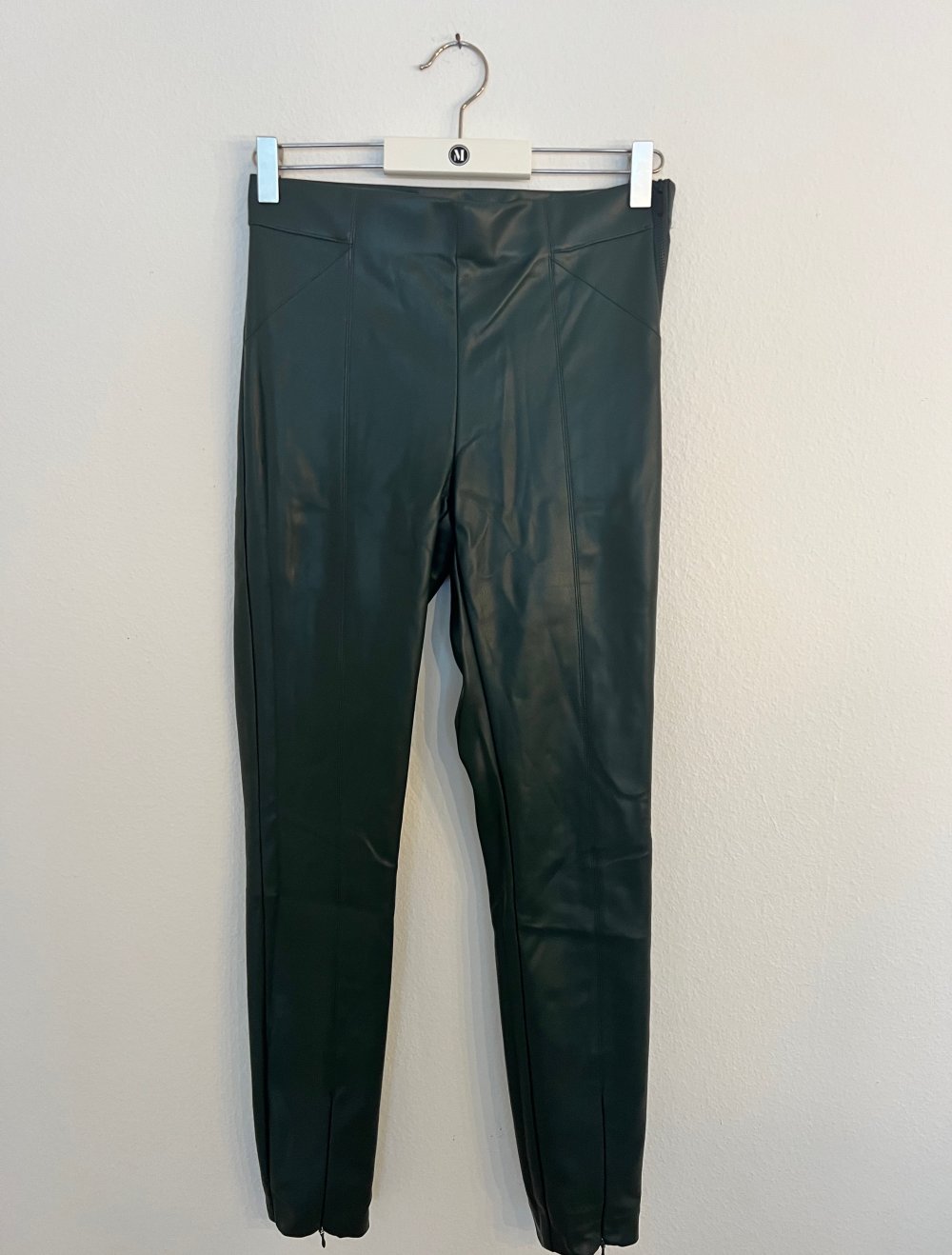dunkelgrüne lederhose