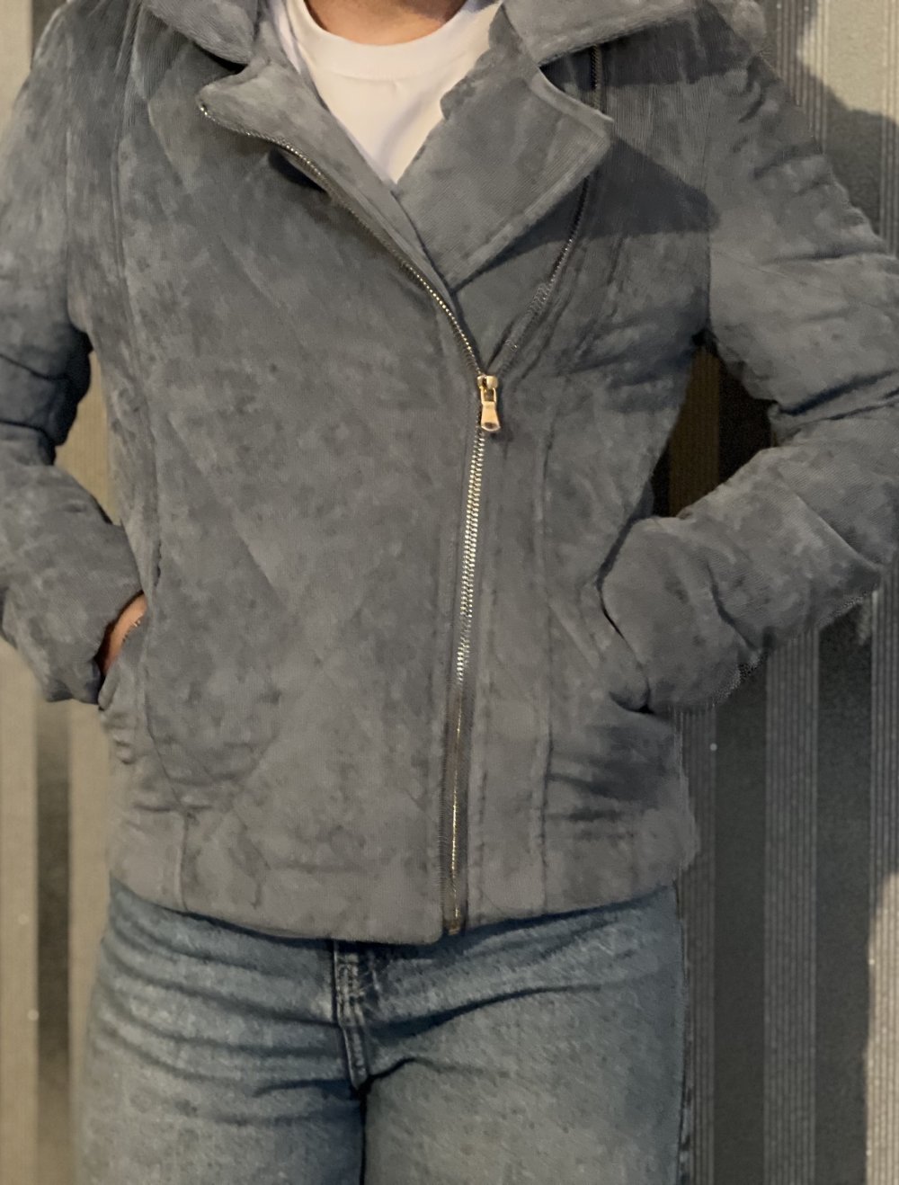 Hellblaue kurze warme Jacke