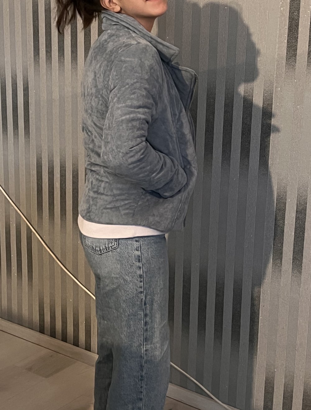 Hellblaue kurze warme Jacke