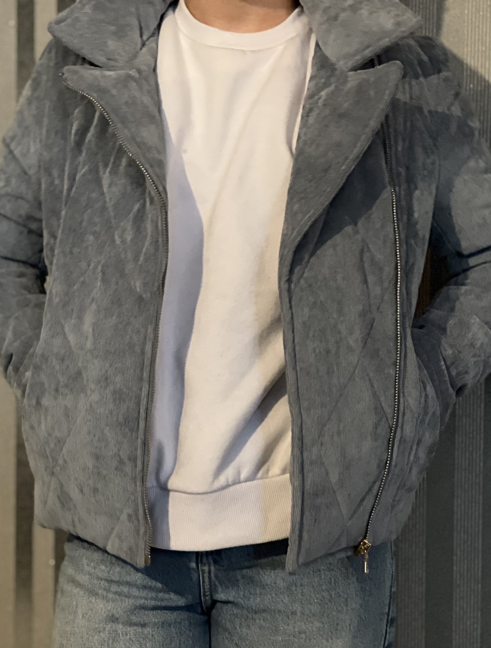 Hellblaue kurze warme Jacke