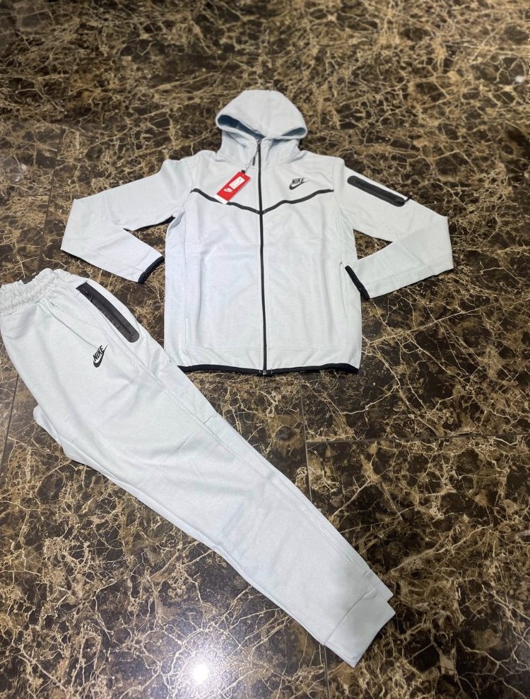 Nike tech fleece anzug