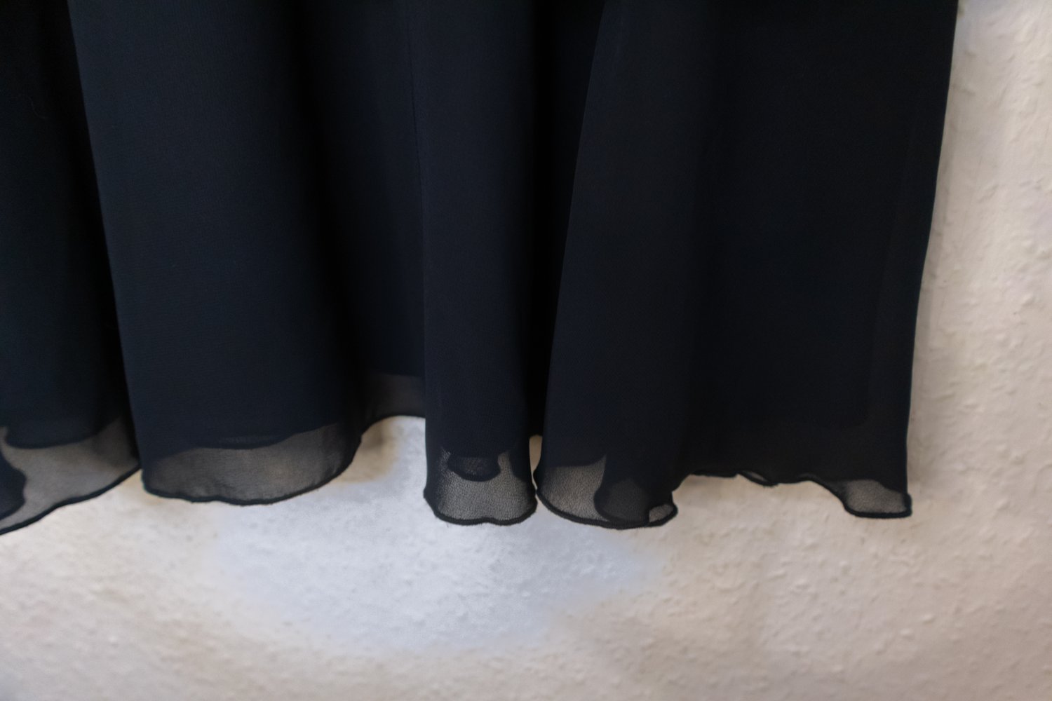 Schickes Cocktailkleid mit Spitzenbesatz. Cocktailkleid, Abendkleid, Brautgastkleid, Brautjungfernkleid