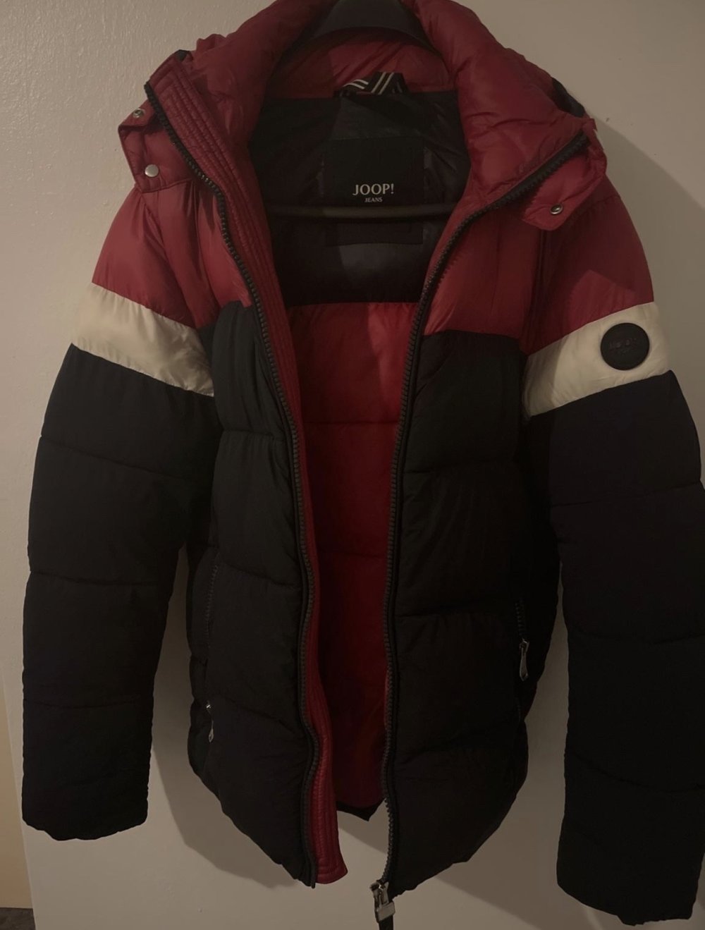 Eine Winterjacke für Männergröße 148(Preis 100€)