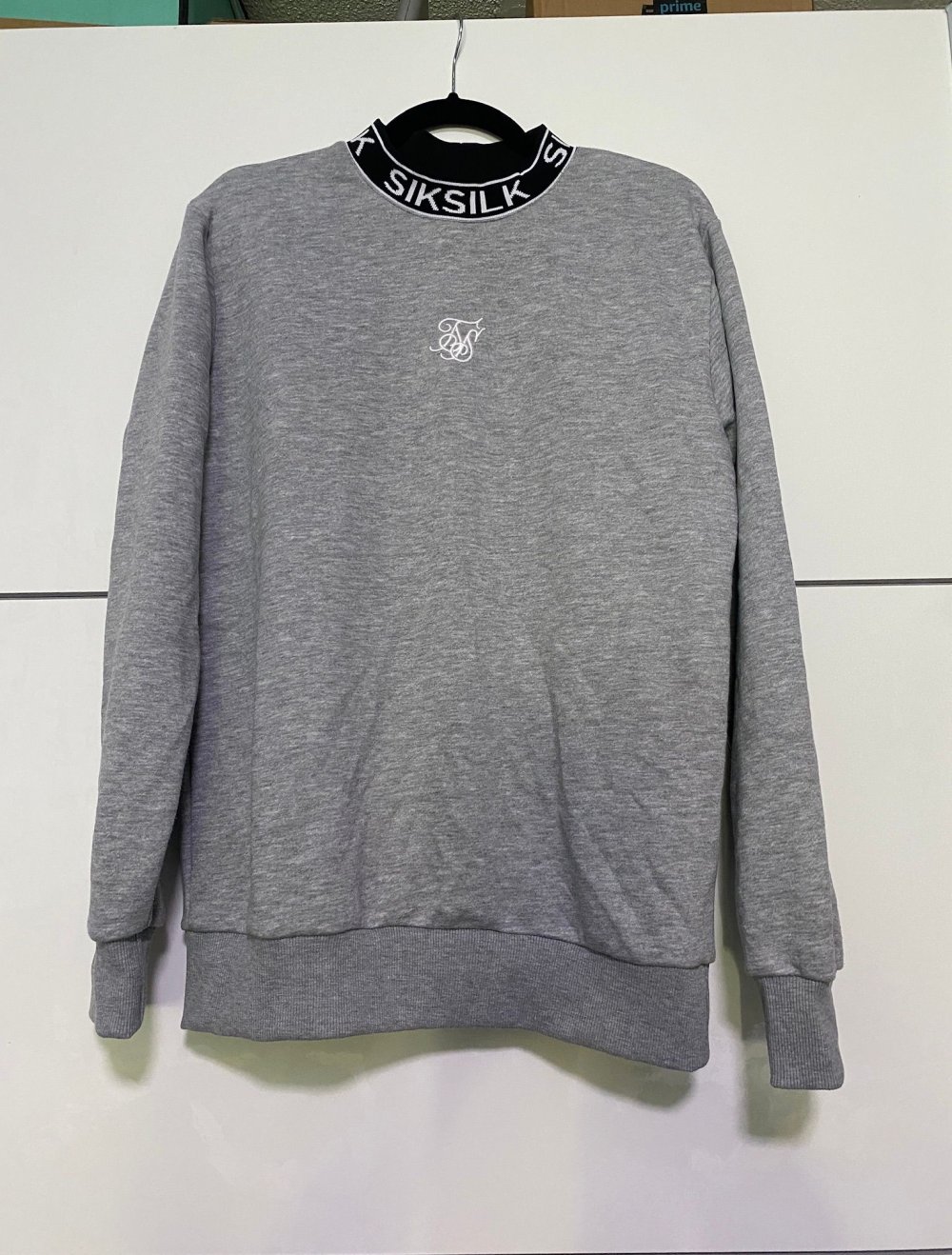 SikSilk Sweater in grau mit SikSilk Rundhalsausschnitt