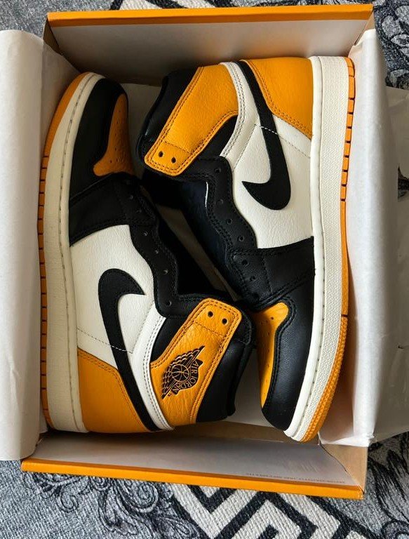 Nike Air Jordan 1 Retro High OG Yellow Toe (Größe 42.5)