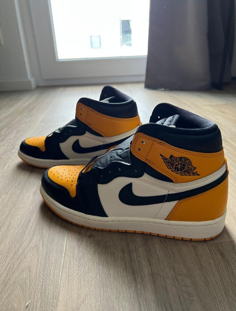 Nike Air Jordan 1 Retro High OG Yellow Toe (Größe 42.5)