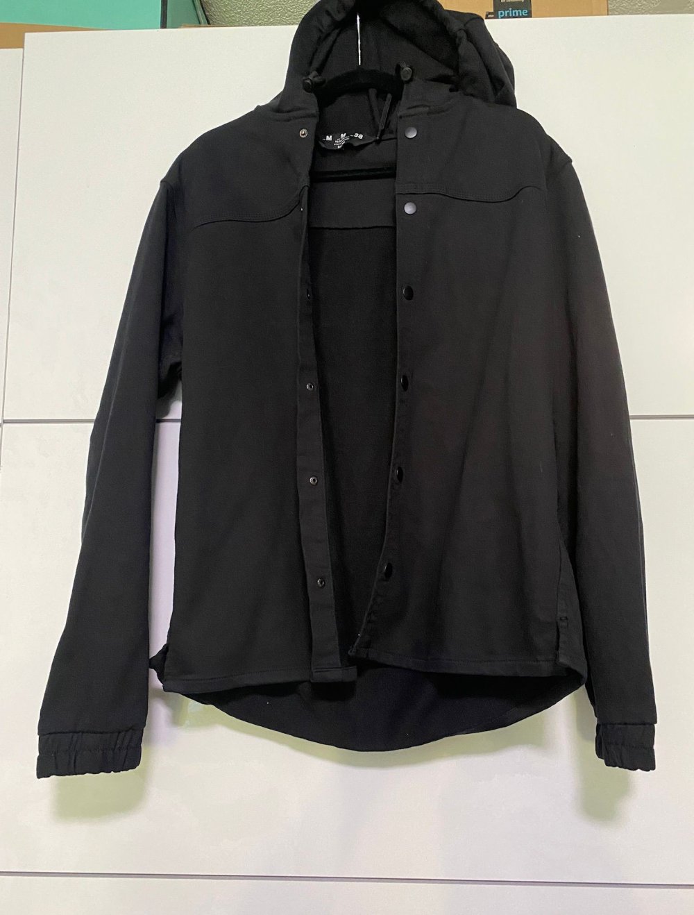 Bershka Kapuzenjacke in schwarz
