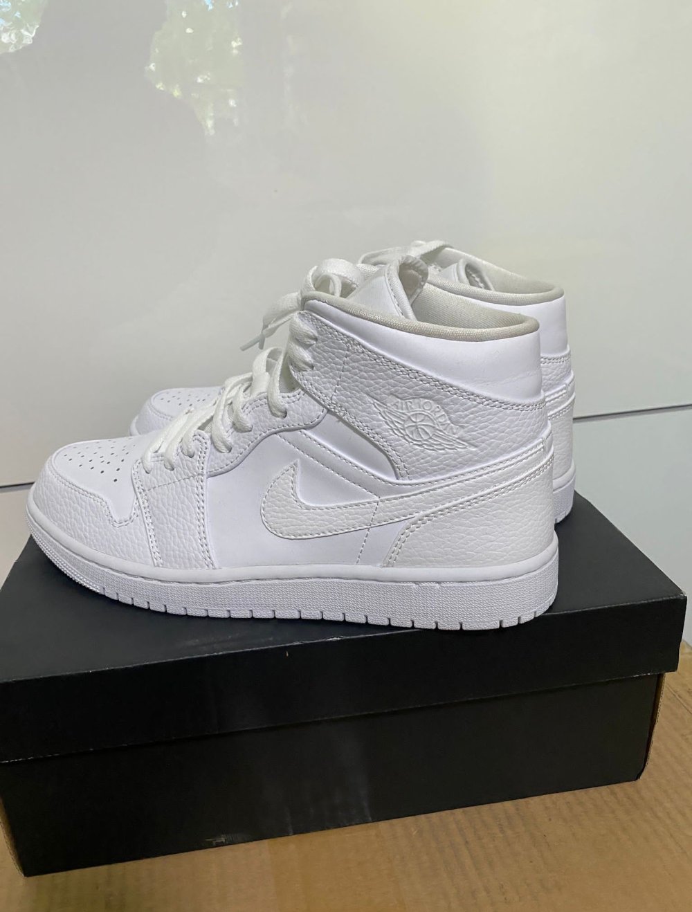 Air Jordan 1 MID Weiß (Größe 42)
